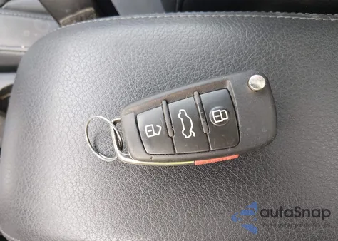 2015 Audi Q3 2.0T Premium Plus z USA, uszkodzony, nr VIN WA1GFCFS8FR014444